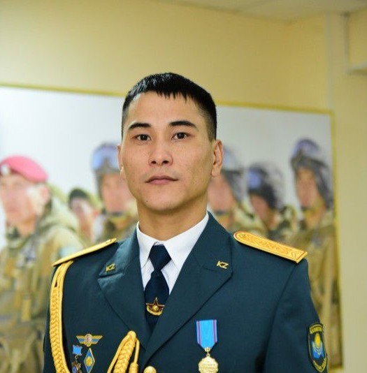 انتىنا ادال وفيتسەر