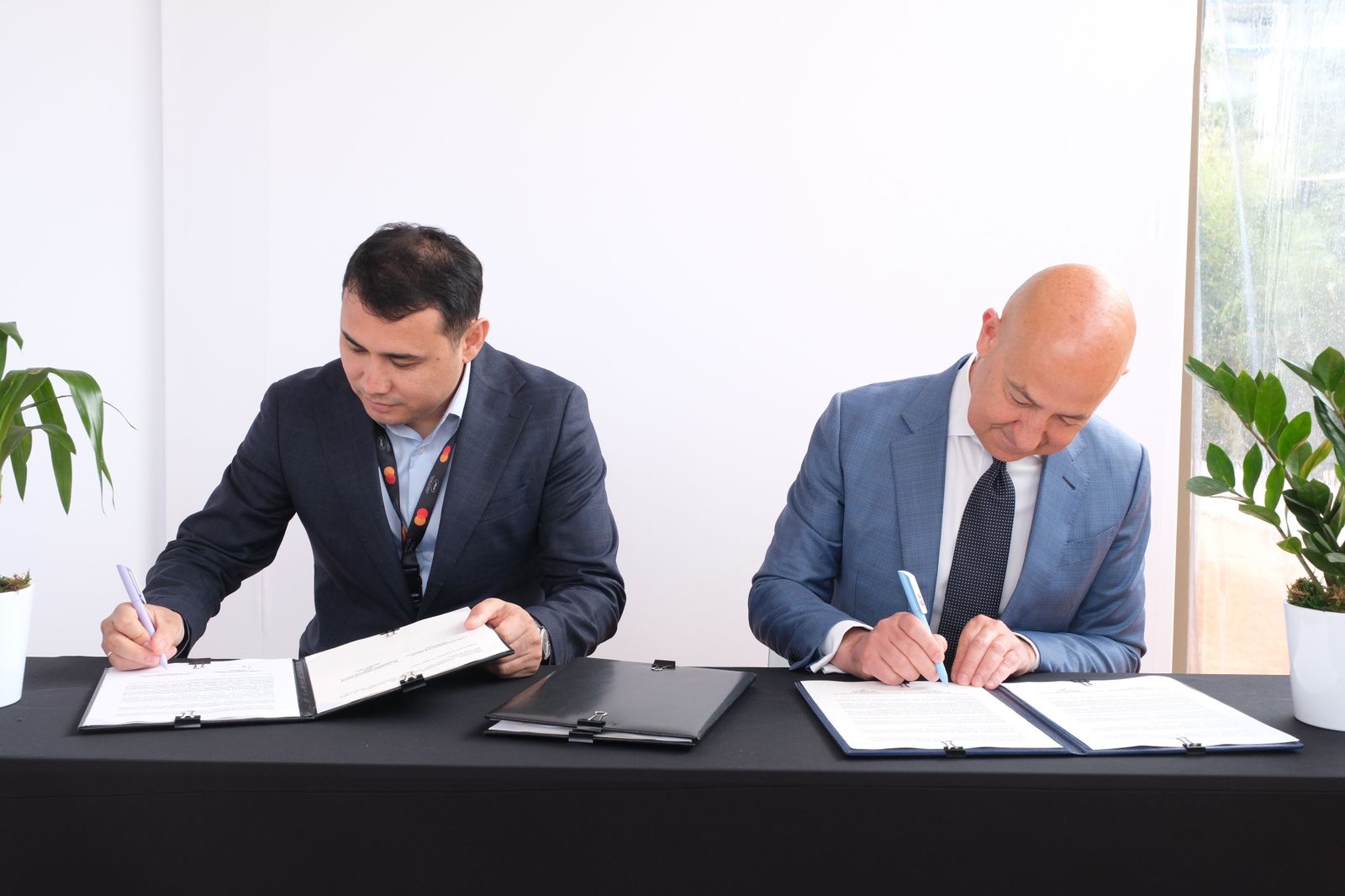 كينو سالاسىنداعى سەرپىلىس