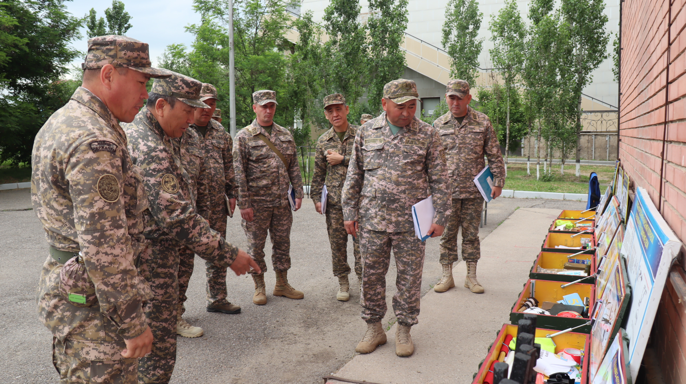 باس شتاب باستىعى ەلدىڭ وڭتۇستىگىندەگى گارنيزوندارعا جۇمىس ساپارىمەن باردى