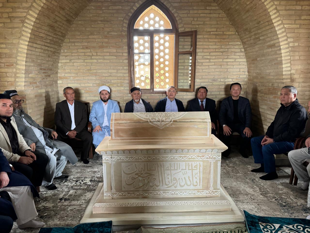 وزبەكستانداعى ورەلى جيىن: اق سويلەگەن ايتەكە بي