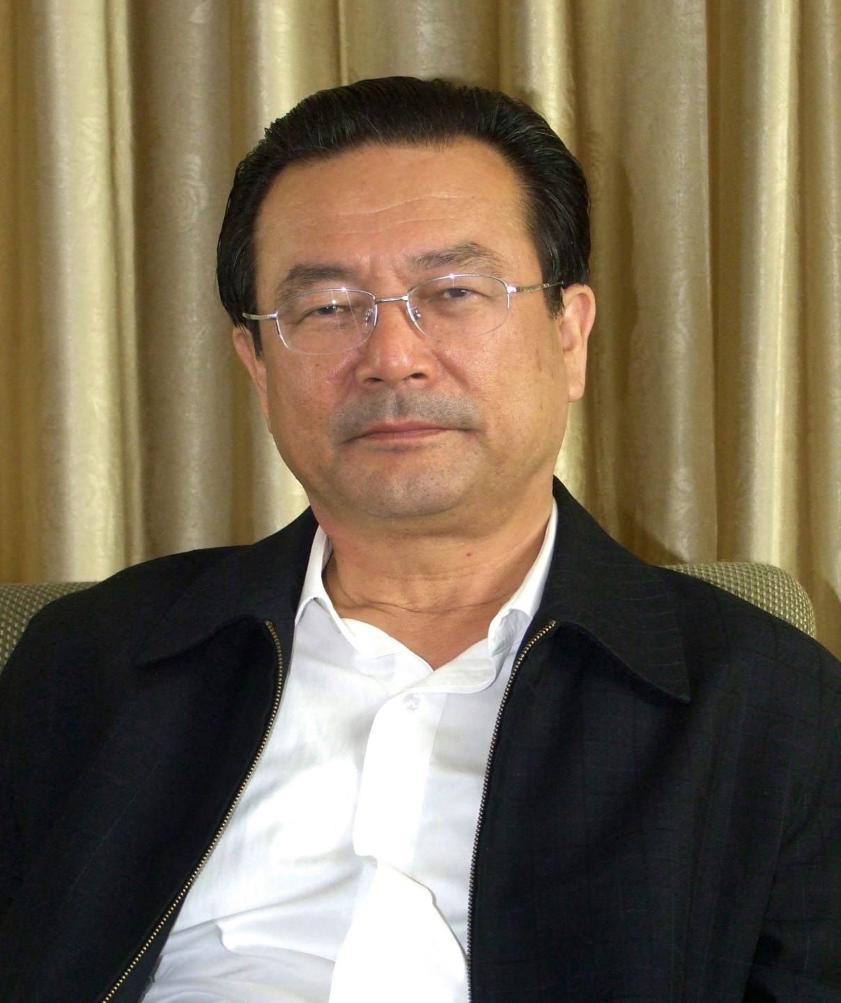 ات بايلار التىن قازىق (ەسسە)