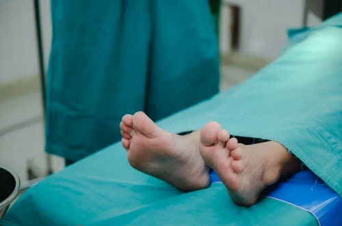 «وزگەنىڭ بالاسىن جەرلەگەن». قىزىلوردا دارىگەرلەرى مايىتتەردى شاتاستىرعان