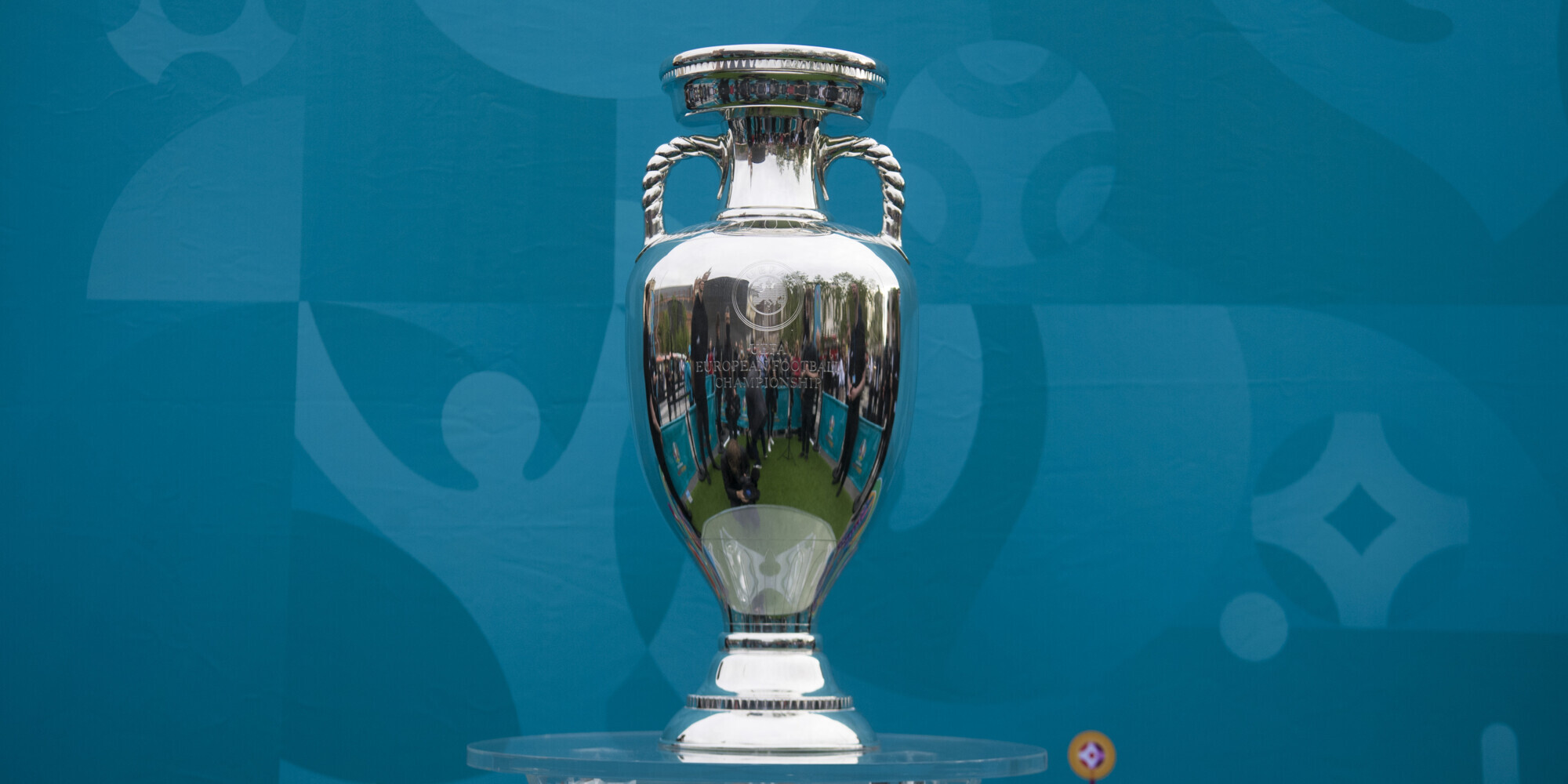 فۋتبول: دەرەك پەن دايەك