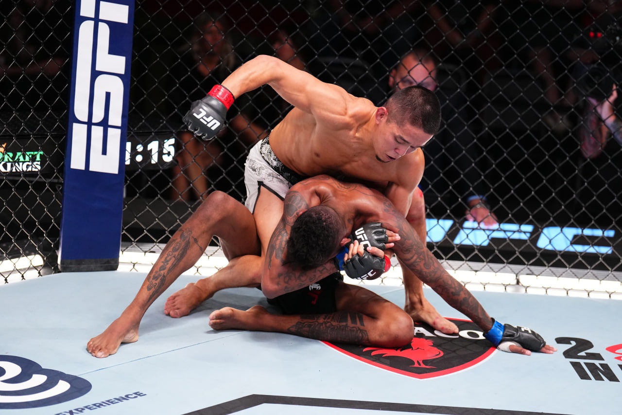 اسۋدىڭ UFC-دەگى ءۇشىنشى جەڭىسى