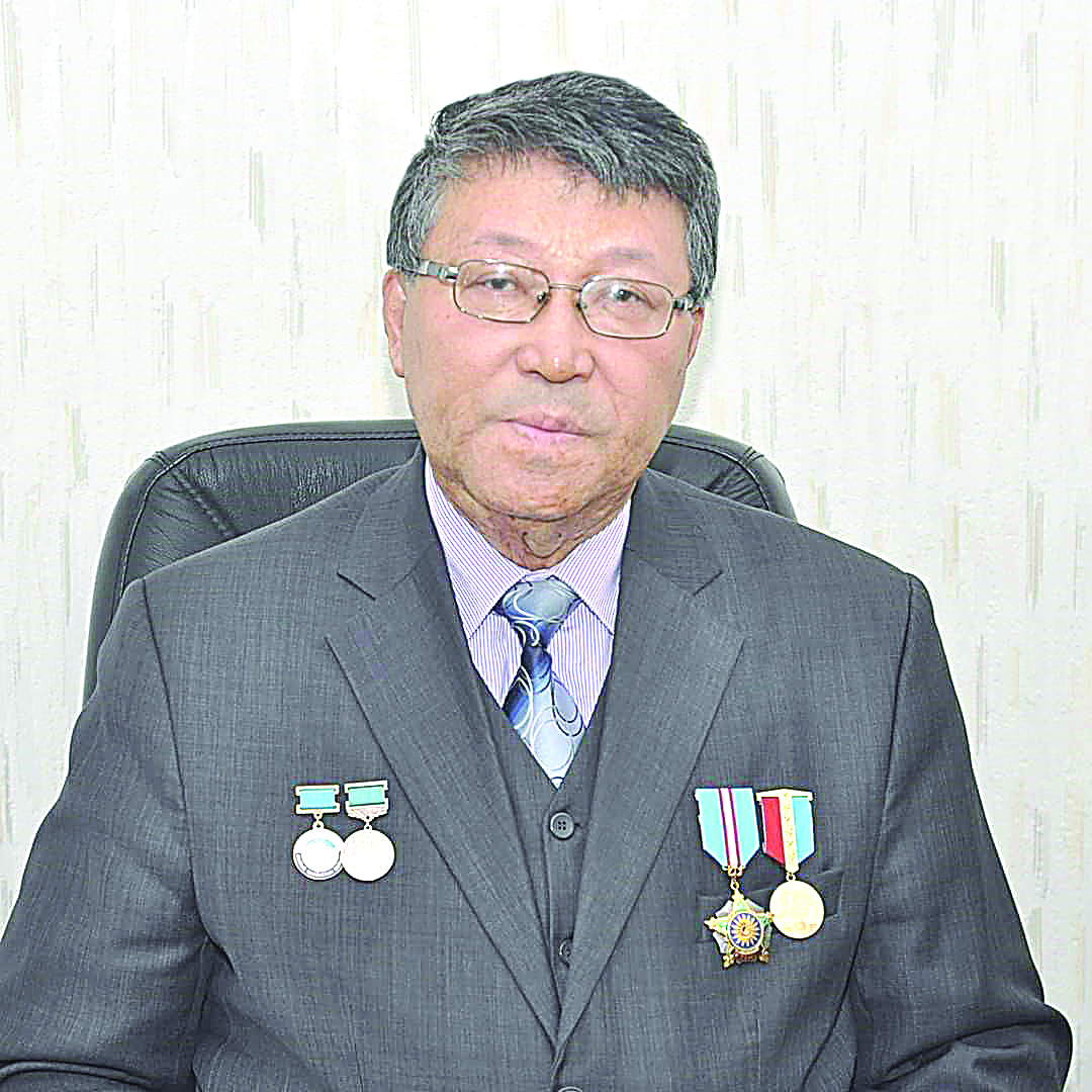 ناعىز عالىم ەدى...