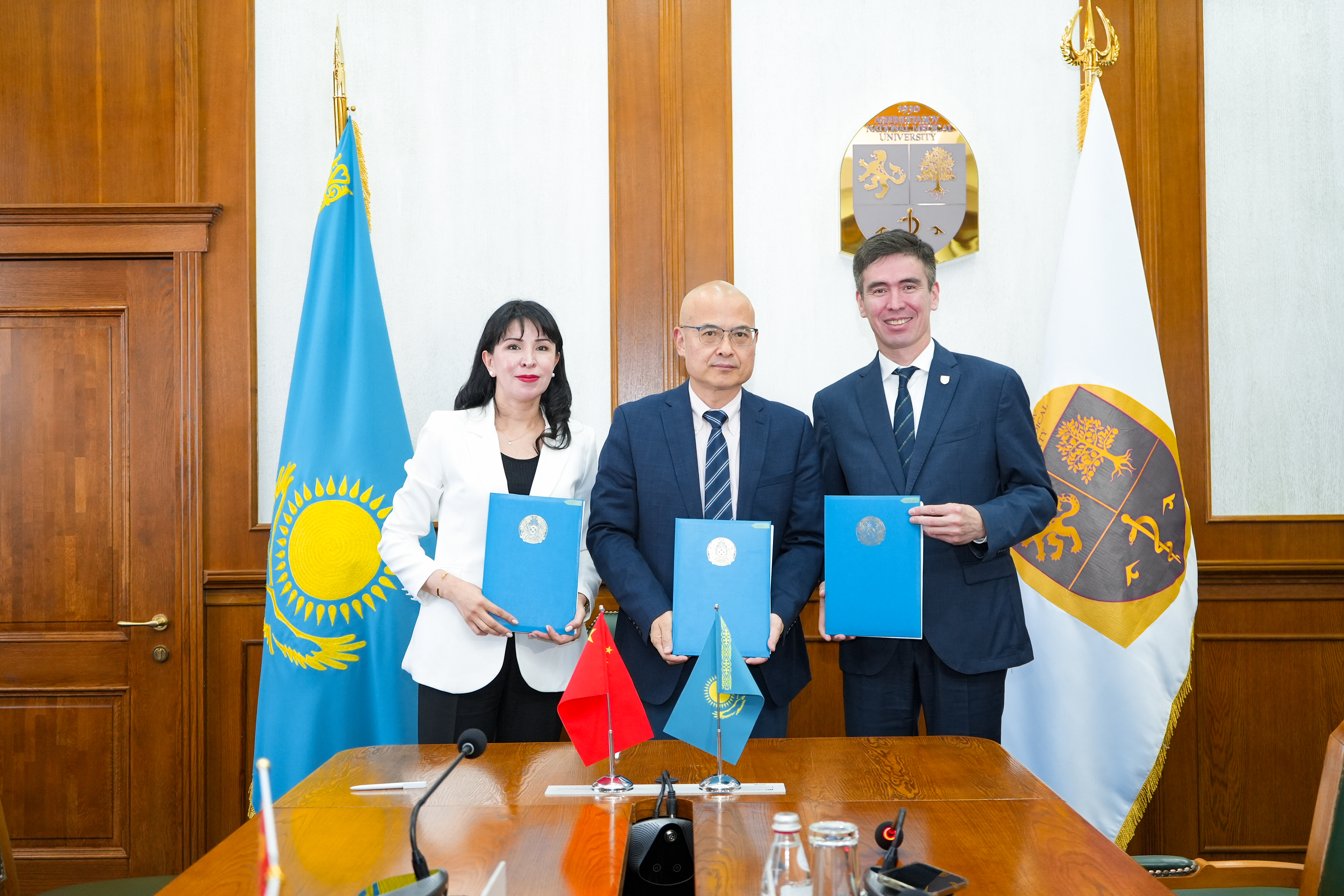 شەنچجەن ۋنيۆەرسيتەتىمەن بىرلەسكەن زەرتحانا