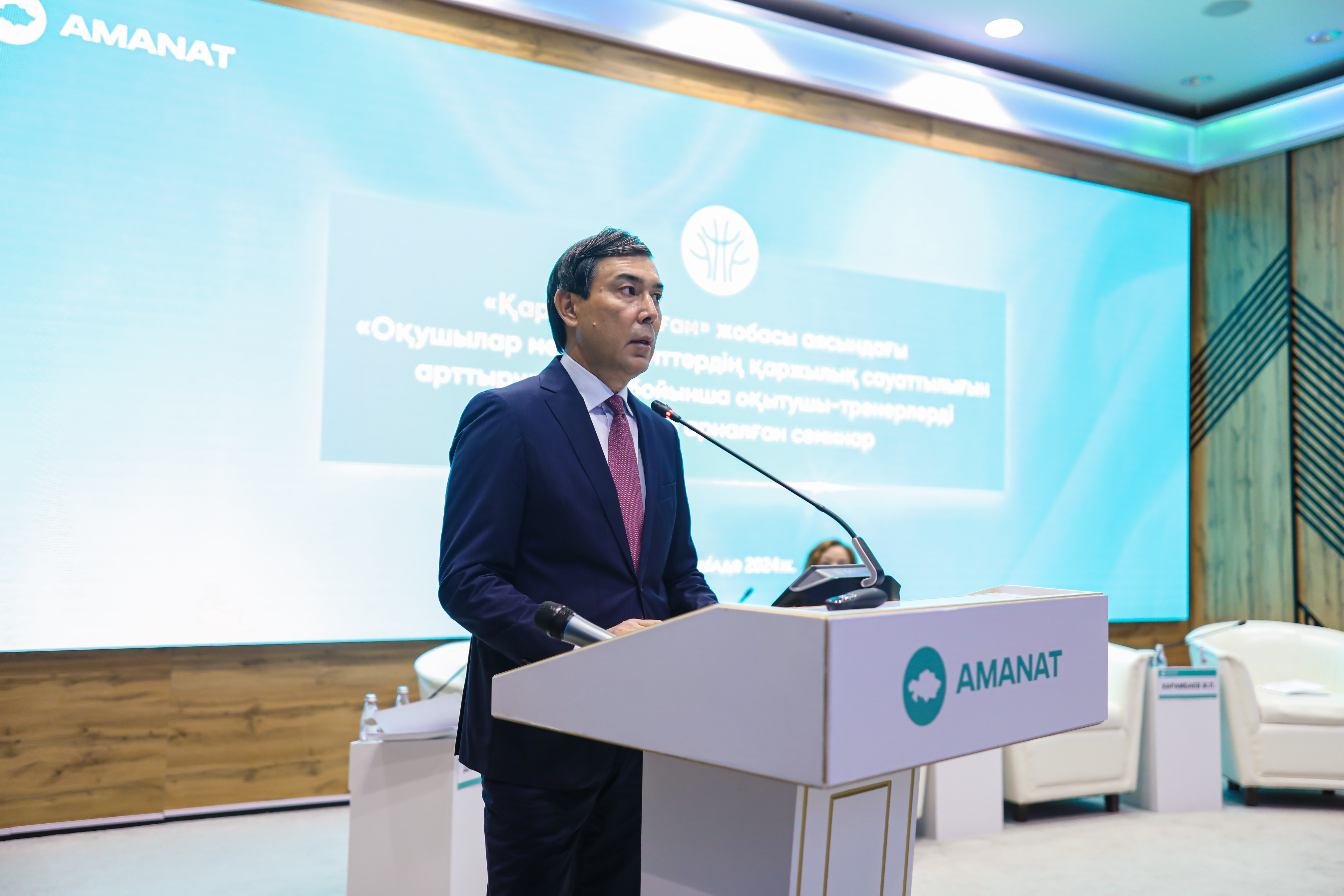 وقۋشىلار مەن ستۋدەنتتەر قارجىلىق ساۋاتتىلىق بويىنشا ءبىلىم الادى