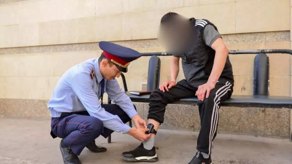 ەلەكتروندى بىلەزىكتەر قاماۋعا الىنعاندار سانىن ازايتادى