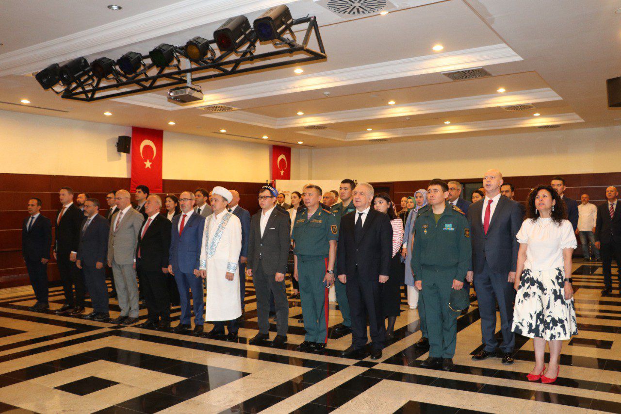 ەلشىلىكتەگى ەسكە الۋ ءراسىمى