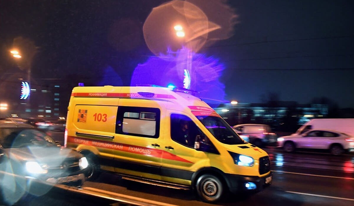 قوستانايدا ەگدە جاستاعى ەر ادام بيىكتەن قۇلاپ, كوز جۇمعان