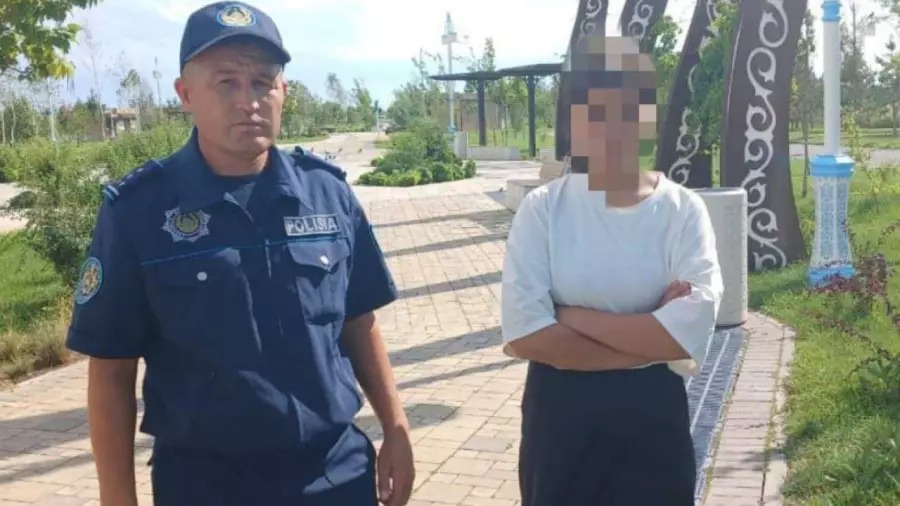 اناسى تەلەفون ساتىپ الىپ بەرمەگەنى ءۇشىن ۇيىنەن كەتىپ قالعان 13 جاستاعى قىز تابىلدى