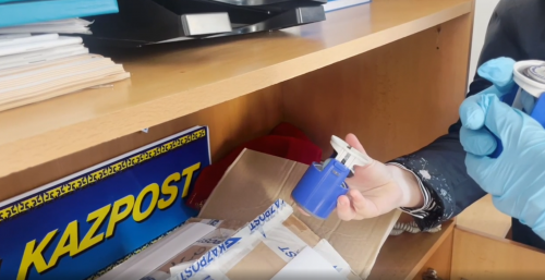 الماتى وبلىسىندا «قازپوشتا» كاسسيرلەرى 84 ملن تەڭگەنى قالتاسىنا باسقان