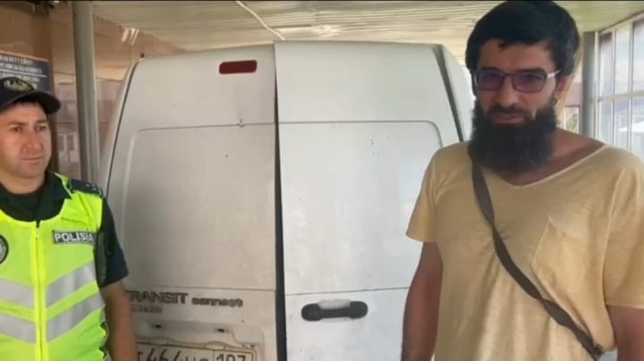 تارازدا پوليتسەيلەر دەنساۋلىعى سىر بەرگەن شەتەلدىككە جاردەمدەستى