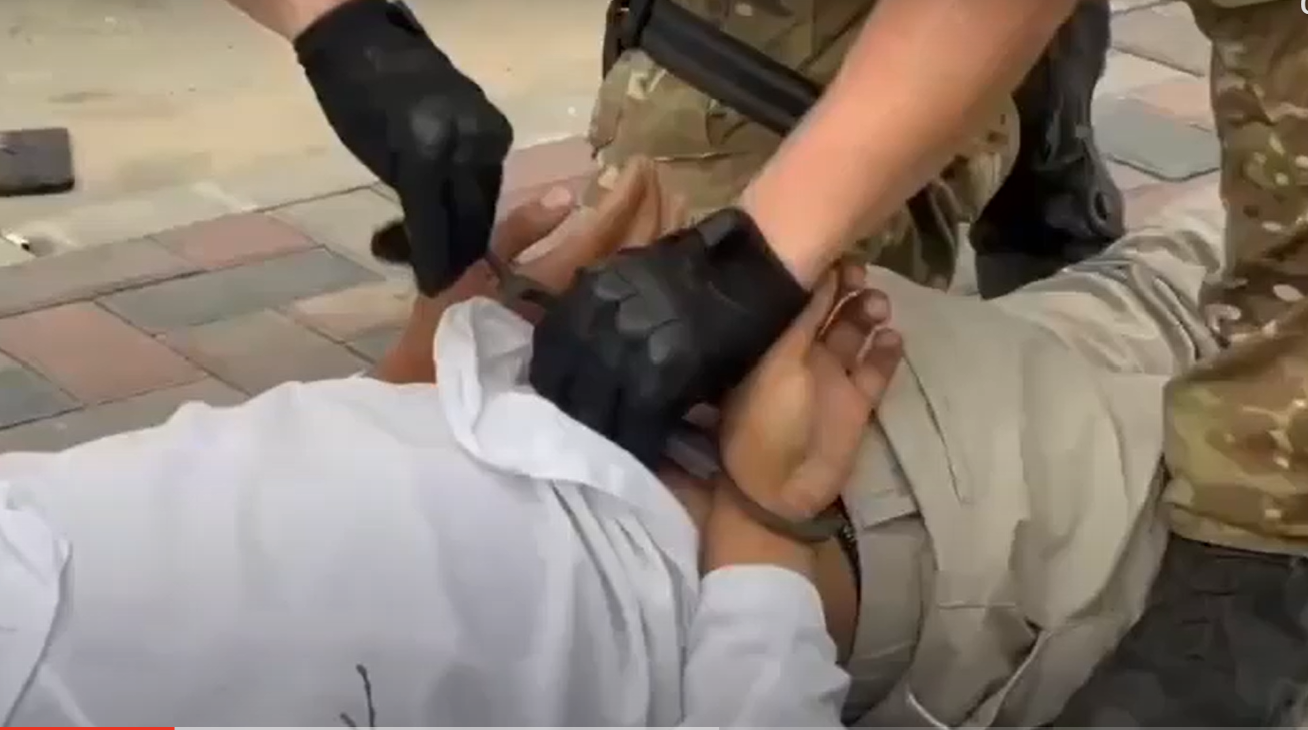 الماتى بازارلارىنىڭ بىرىندە ۇيىمداسقان قىلمىستىق توپ قۇرىقتالدى (ۆيدەو)