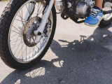 اتىراۋدا موتوتسيكل تۇيەگە سوعىلعان