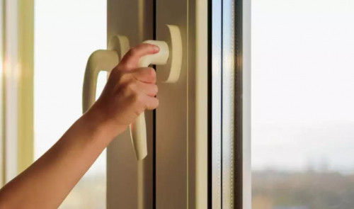 اتىراۋدا 15 جاستاعى ءجاسوسپىرىم وزىنە قول جۇمساعان