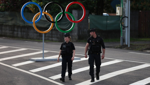 پاريجدە ءۇش پوليتسەيمەن توبەلەسكەن جاتتىقتىرۋشى قاماۋعا الىندى