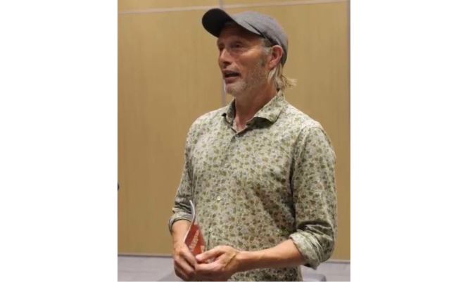 كوشپەلىلەر ويىندارىندا قۇس ۇستاپ, اتقا مىنگىم كەلەدى - مادس ميككەلسەن