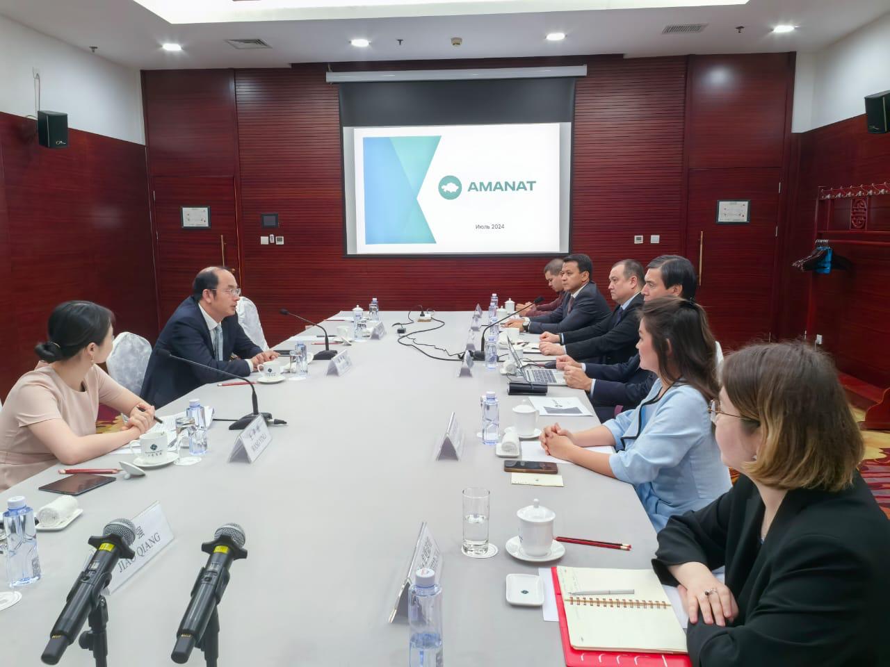 «قارىزسىز قوعام» ساراپشىلارى قىتايدىڭ كەدەيلىكتى ازايتۋ تاجىريبەسىمەن تانىستى