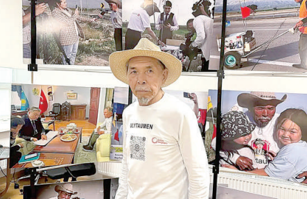 74 جاستاعى زەينەتكەر قىتايعا جاياۋ جول تارتتى