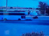 تۇركىستاندا اۆتوبۋس موتوتسيكل جۇرگىزۋشىسىن قاعىپ كەتتى