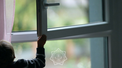 شقو-دا ءبۇلدىرشىن ەكىنشى قاباتتان قۇلاپ كەتكەن