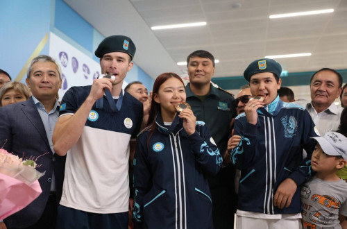 وليمپيادانىڭ كۇمىس جانە قولا جۇلدەگەرلەرىن ەل قۇرمەتپەن قارسى الدى