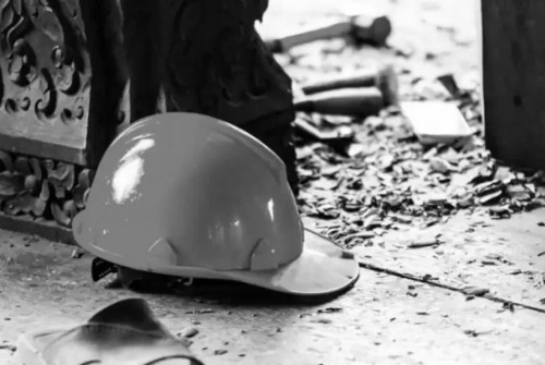 ورالدا جۇمىسشى كوپىردەن قۇلاپ, كوز جۇمدى