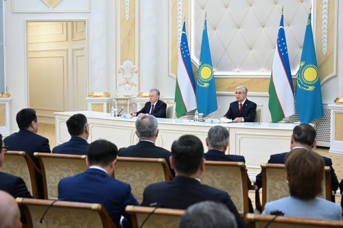 قازاقستان مەن وزبەكستان پرەزيدەنتتەرى باق وكىلدەرى ءۇشىن بريفينگ وتكىزدى