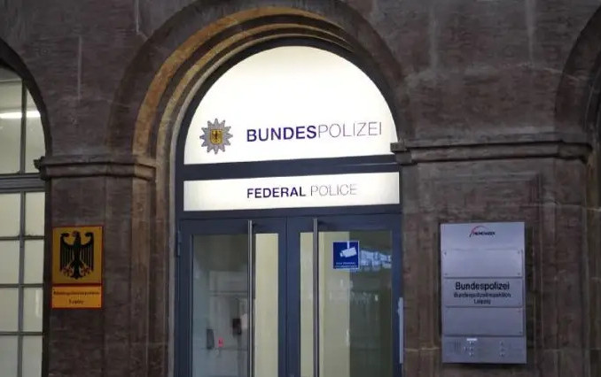 قازاقستان ازاماتى نەمىس پوليتسياسىنان كومەك سۇراپ, تەمىر تورعا قامالدى