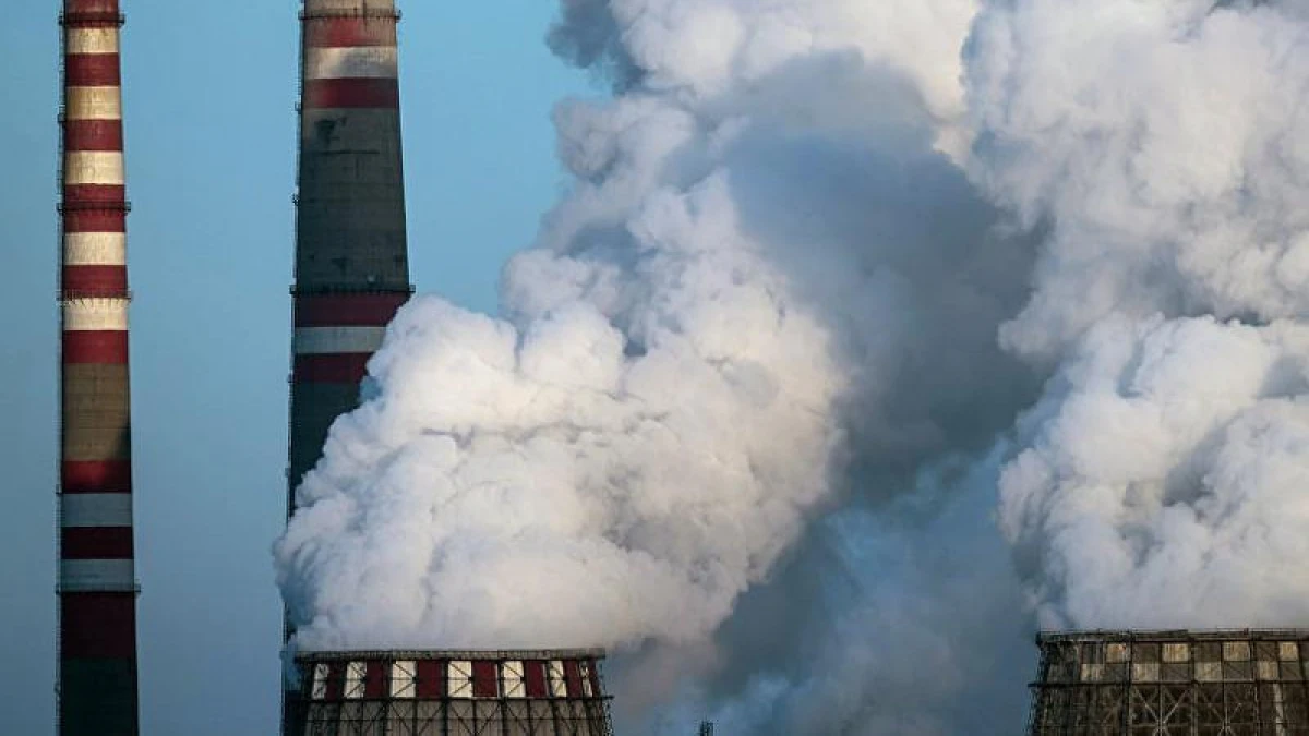 ەلوردادا جەو قىزمەتكەرى كۇكىرت قىشقىلىنا كۇيىپ قالدى