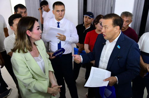 دەپۋتات شىمكەنتتىكتەردىڭ شاعىمىن تىڭدادى