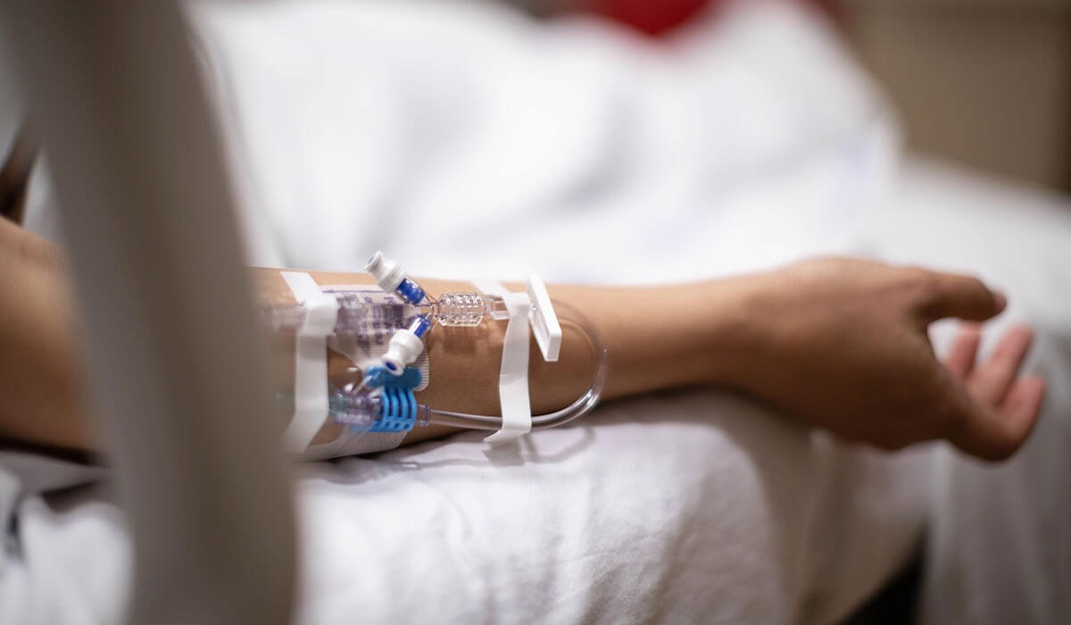 «ءبىر ادام رەانيماتسيادا جاتىر». پاۆلوداردا اليۋميني زاۋىتىنىڭ 2 قىزمەتكەرى كۇيىپ قالدى