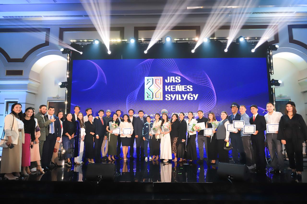 «Jas Keñes Sıylyğy»: استانادا جاس ماماندار ماراپاتتالدى