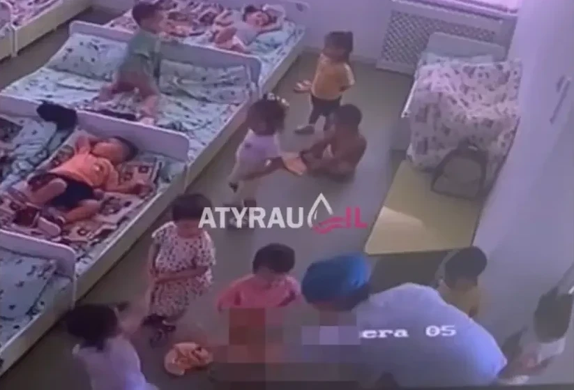 اتىراۋدا بالاباقشا تاربيەشىسى قىز بالانى ۇرىپ-سوققان