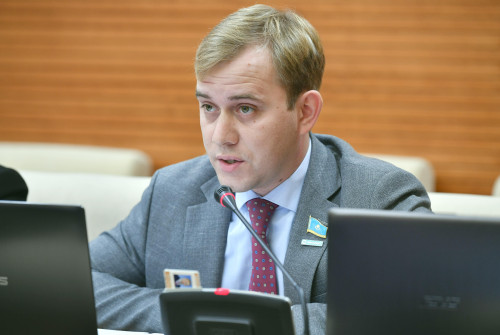 «كومىرمەن دەم العانىمىزدى قالامايمىن»: دەپۋتات قاراعاندى وبلىسىنىڭ جاي-كۇيىن ايتتى