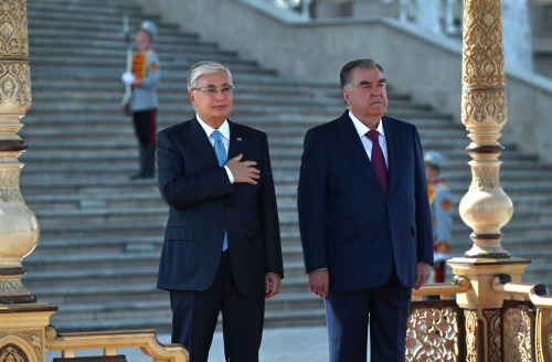 قاسىم-جومارت توقاەۆتى تاجىكستان پرەزيدەنتى «قاسري ميللات» سارايىندا قارسى الدى