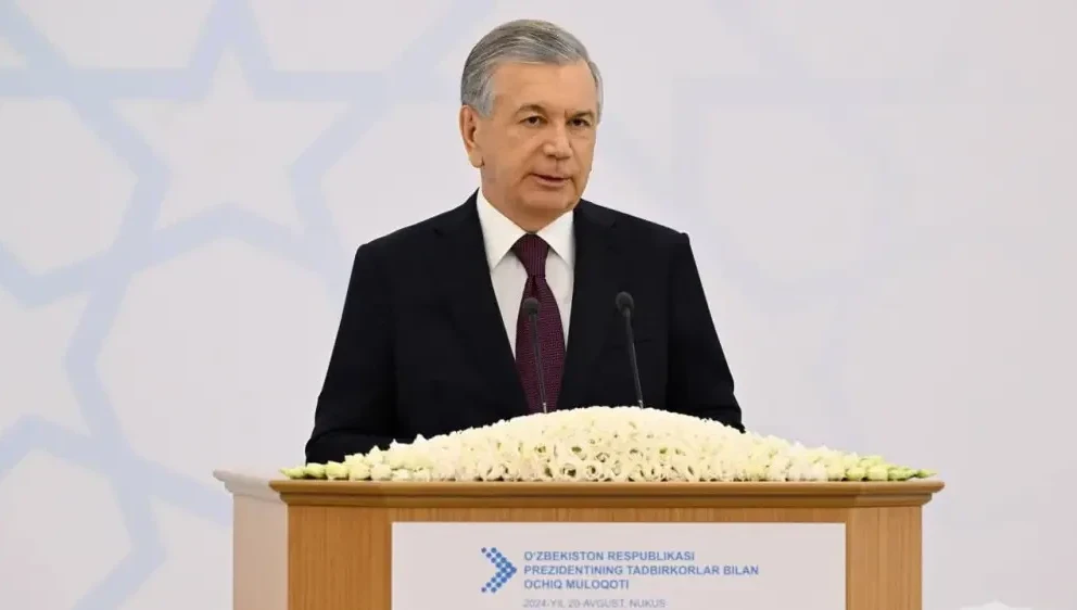 وزبەكستان پرەزيدەنتى قازاقستاننىڭ مەملەكەتتىك قىزمەتكەرلەرىن ماراپاتتادى