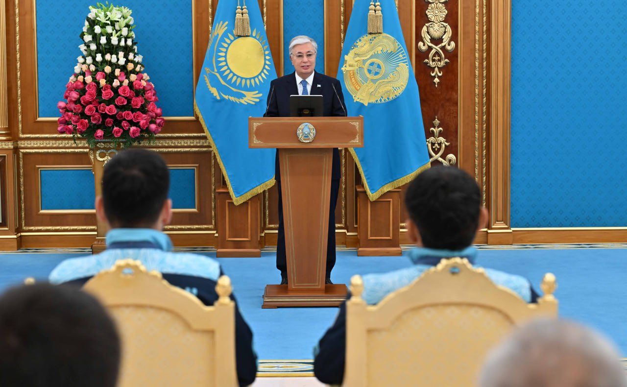 قاسىم-جومارت توقاەۆ پاريج وليمپياداسىنىڭ جۇلدەگەرلەرىمەن كەزدەستى