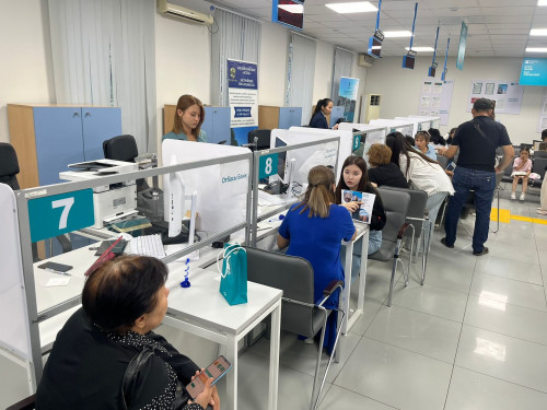 اتىراۋدا «وتباسى بانك» اق اشىق ەسىك كۇنىن وتكىزدى