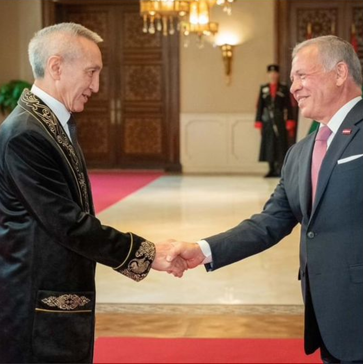 قازاقستان ەلشىسى يوردانيا كورولىنە سەنىم گراموتالارىن تابىستادى