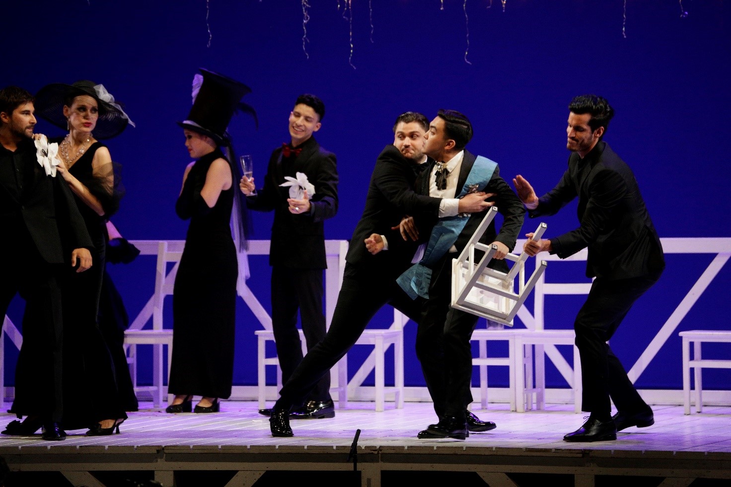 يتالياداعى دەبيۋت