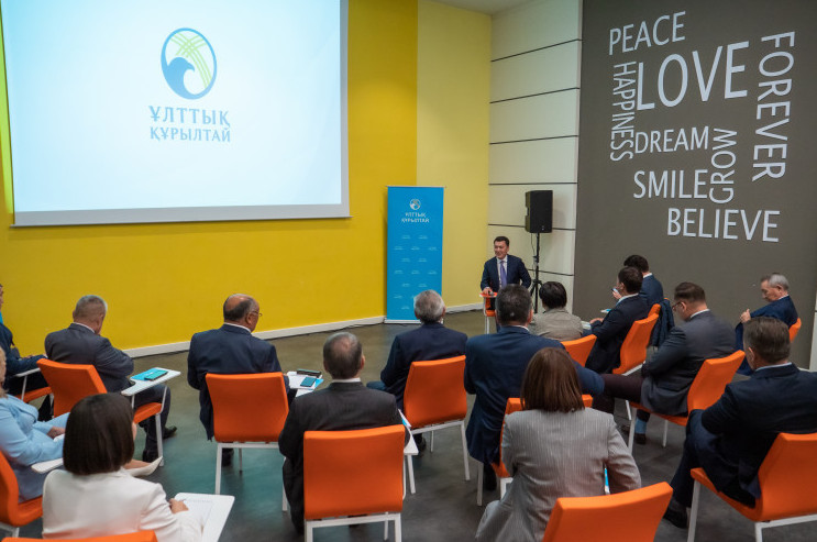 ەرلان قارين ۇلتتىق قۇرىلتايدىڭ ايماقتاردان كەلگەن مۇشەلەرىمەن كەزدەستى