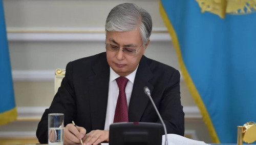 پرەزيدەنت رەسپۋبليكالىق رەفەرەندۋم وتكىزۋ تۋرالى جارلىققا قول قويدى