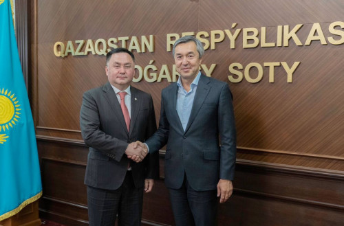 جوعارعى سوت توراعاسى رايىمبەك باتالوۆپەن كەزدەستى