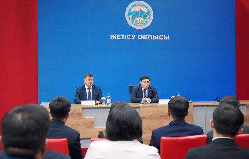 دارحان جازىقباي جەتىسۋ وبلىسىنىڭ تۇرعىندارىمەن كەزدەستى