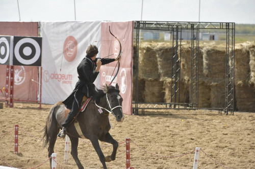 كوشپەلىلەر ويىندارىنىڭ العاشقى «التىنى» كىمگە بۇيىردى