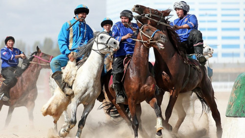 قازاقستان كوكپارشىلارى العاشقى ويىنىن وزبەكستانعا قارسى وتكىزەدى