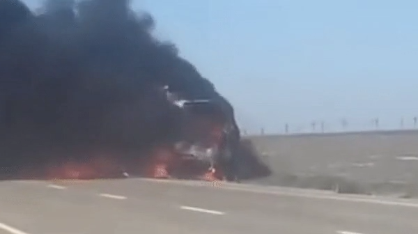 اقتاۋ - مۇنايلى تاس جولىندا ءۇش ادام ورتەنىپ كەتكەن (ۆيدەو)