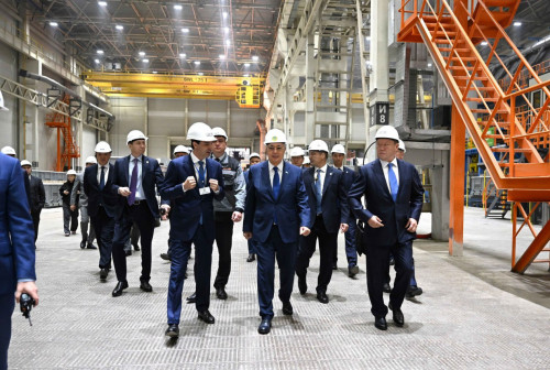 مەملەكەت باسشىسى «KamLitKZ» جشس شويىن قۇيۋ زاۋىتىنا باردى